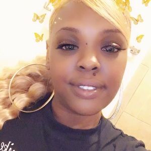 Meet your Posher, Monique